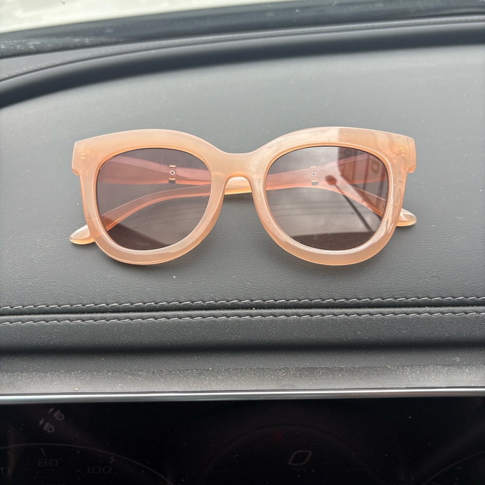 Women's Oversized Peach Sunglasses - Neutral Style